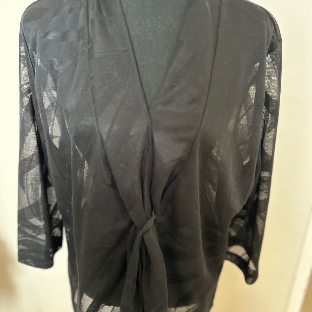 V Neck Black Lantern Sleeve Floral Embellished Blouse women. Size X-Large. NewWT